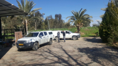 صور: مراقبو اللجنة اللوائية يقتحمون قرية دهمش بمرافقة الشرطة